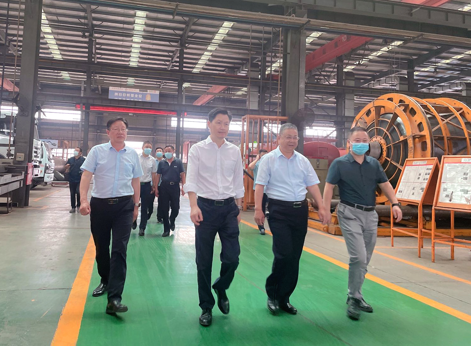 市委常委、常務(wù)副市長(zhǎng)甘國(guó)棟一行蒞臨楚勝汽車集團(tuán)調(diào)研